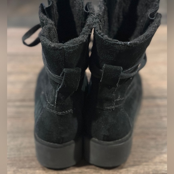 BearPaw Krista Black Suede Sheepskin Wool lined lace up wedge boots sz 7 - Picture 3 of 8